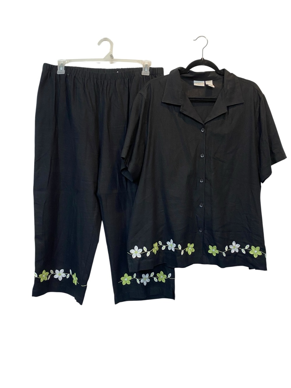Kim Rogers Women's Plus size 1x Black Linen-Blend Top/Capris Set Embroidered